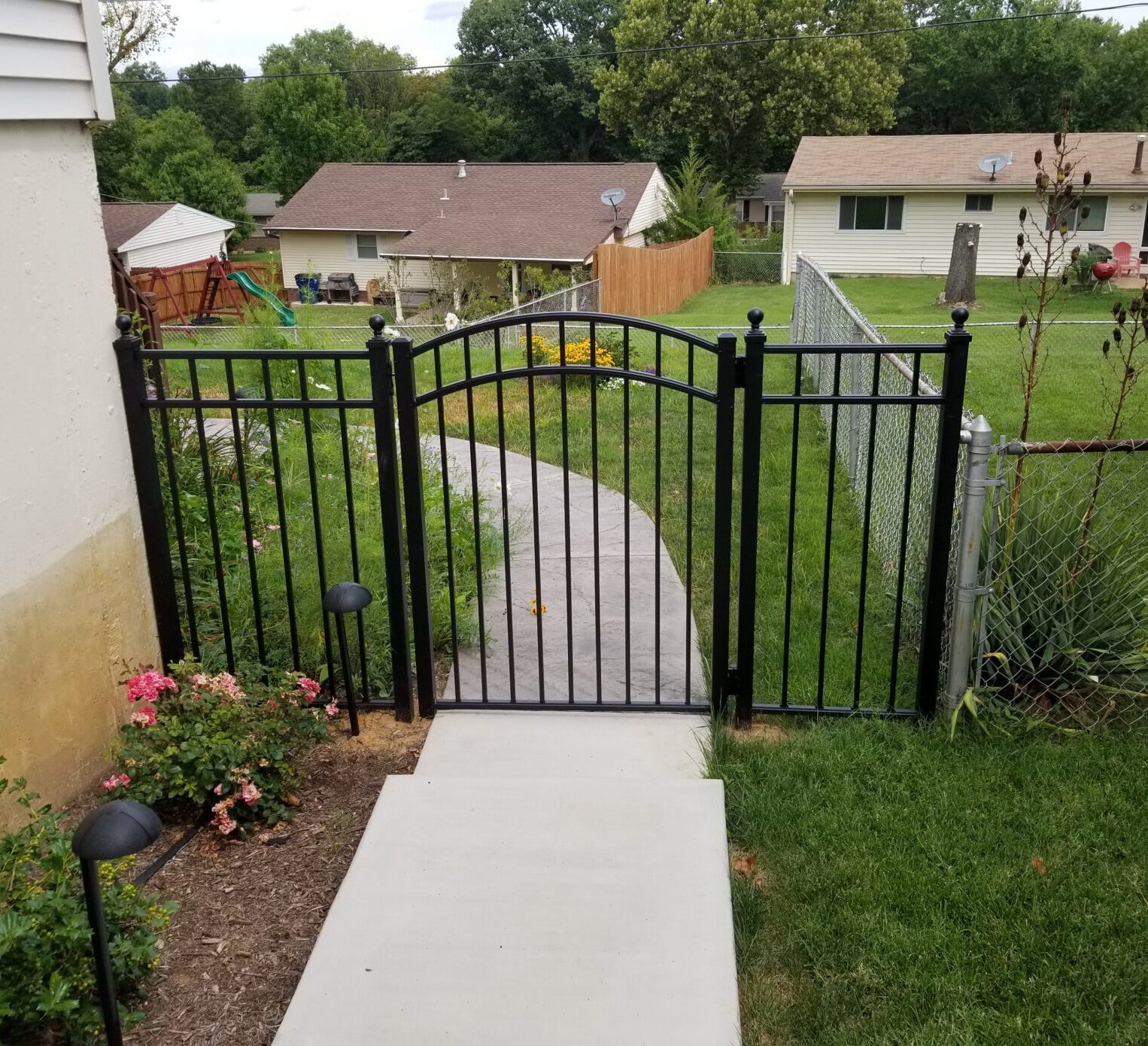 Dewitt II Gate Dewitt Arched Gate