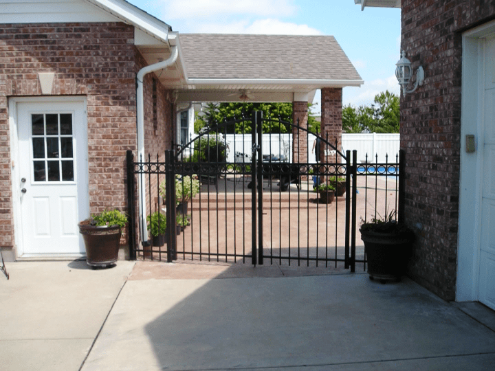 Pike estate gate w rings black Paul Pike II w/ Circles Double Gate